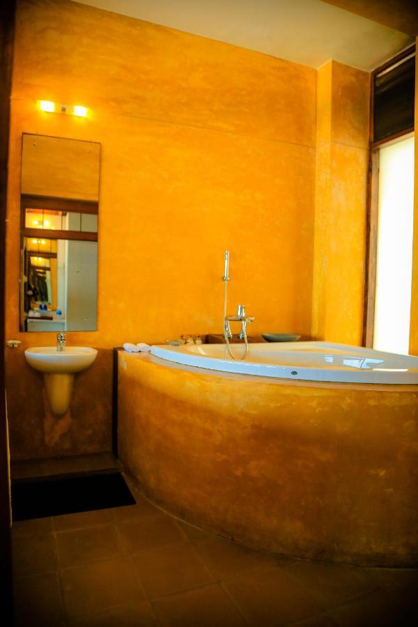 The Cove Hotel Negombo Exterior foto